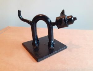 zwarte kat poesje kunstwerk oud ijzer schroot schrootkunst.nl kitten